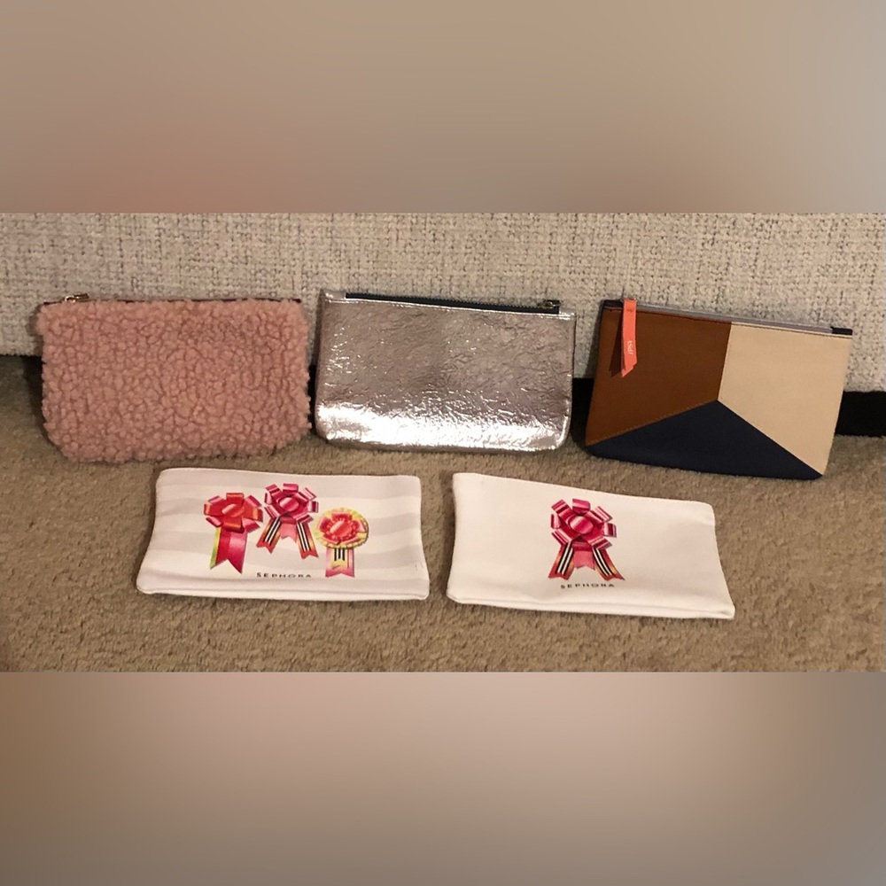 Assorted Women’s Ipsy & Sephora Pouches, and Crossbody Bags Set - Picture 7 of 15